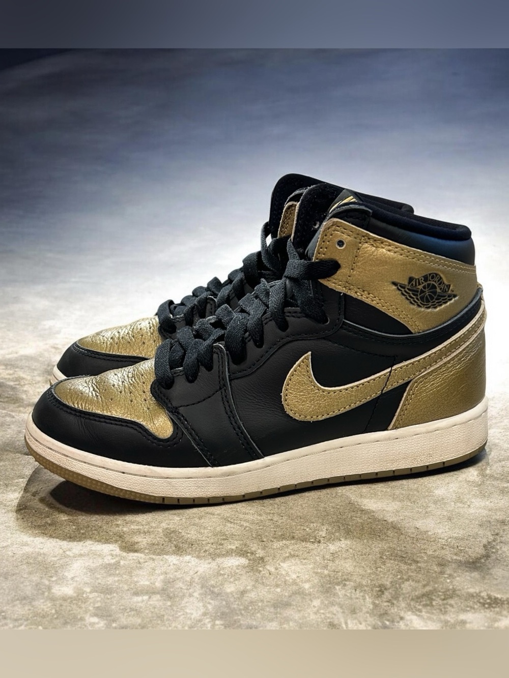 Nike Kid's Jordan 1 AJI Retro High GS OG Black Metallic Gold FD1437-071 5.5Y